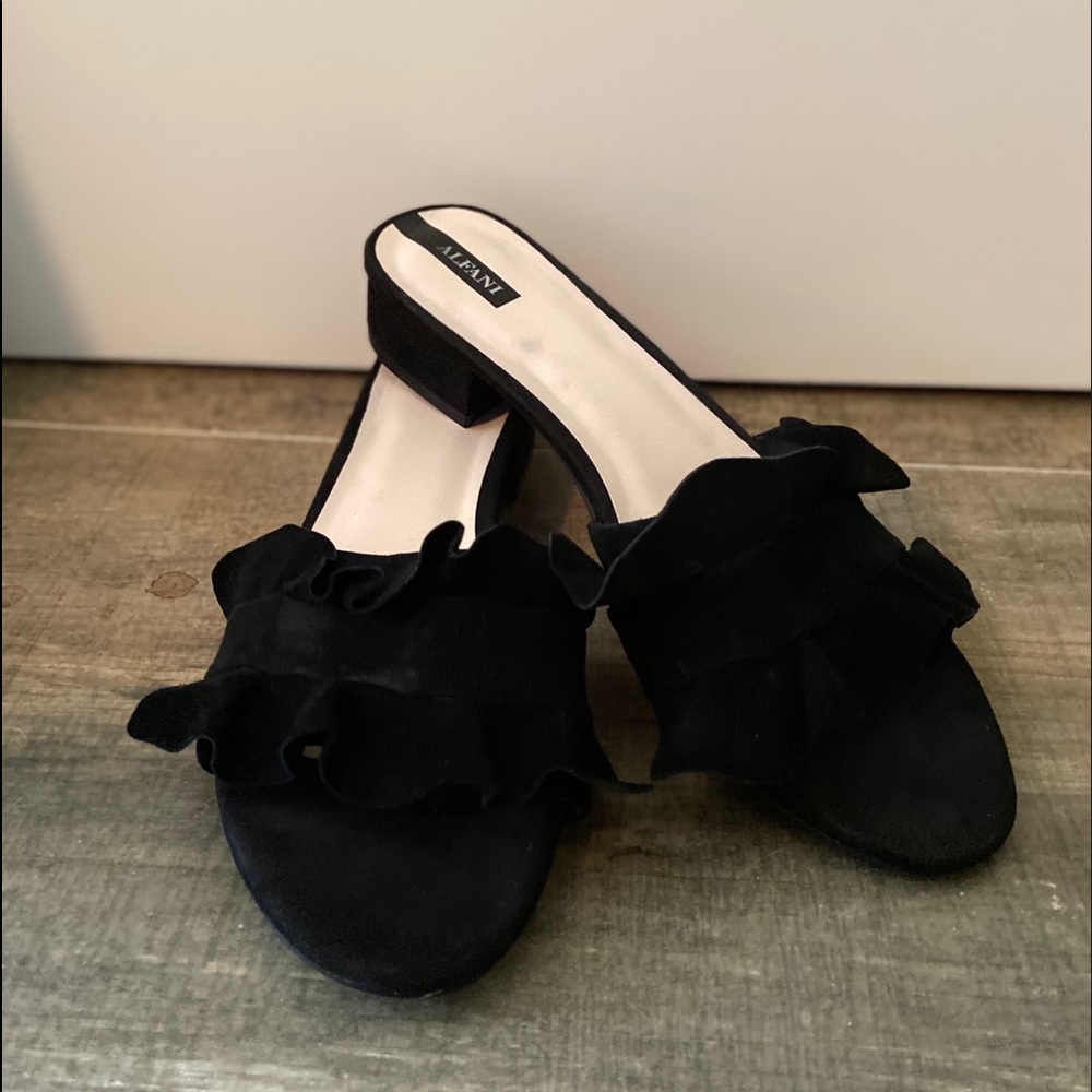 Ruffle peep toe shoes